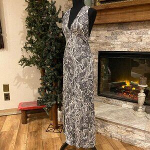 H&M Black & White Paisley Print Sleeveless Plunging Neckline Maxi Dress Sz SMALL